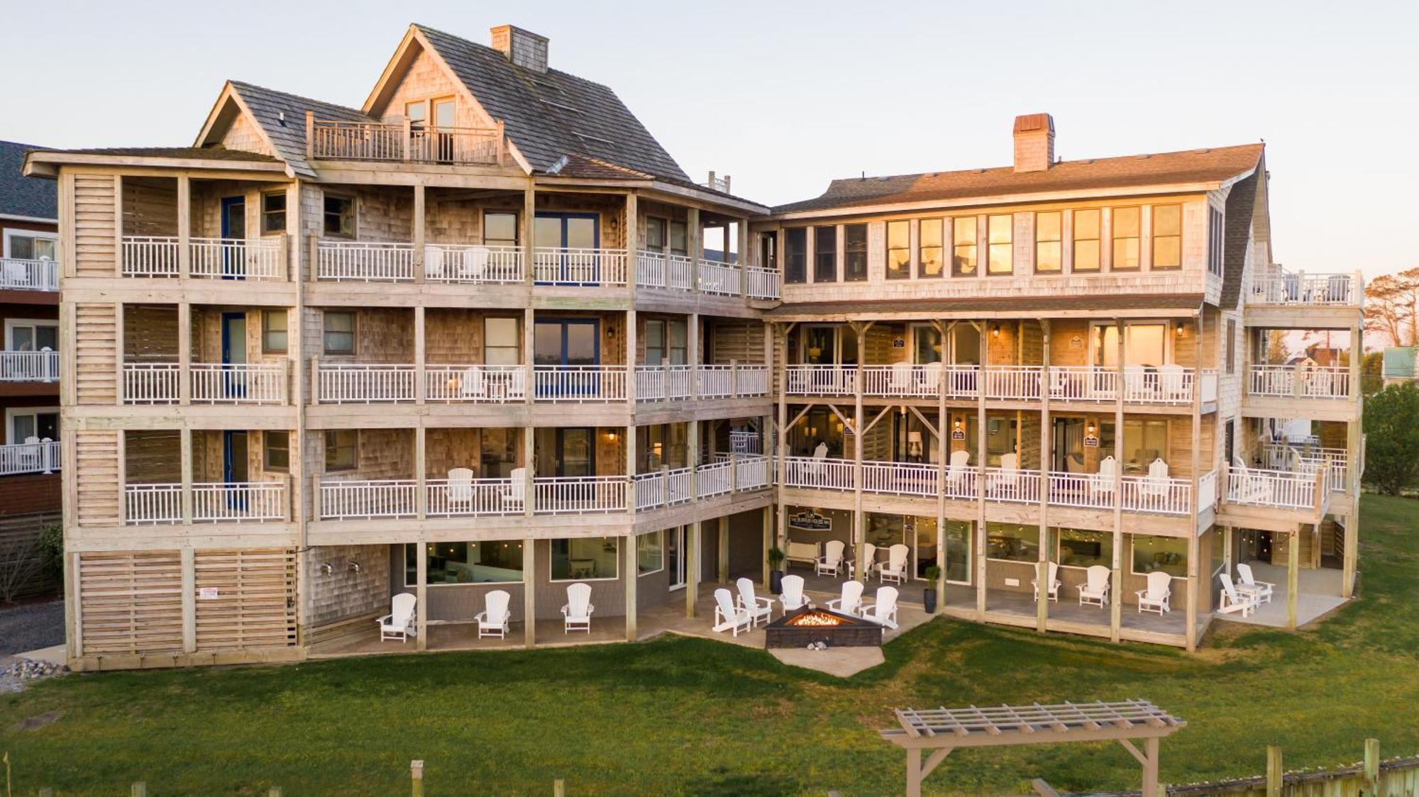 مانتيو The Burrus House Inn Waterfront Suites المظهر الخارجي الصورة